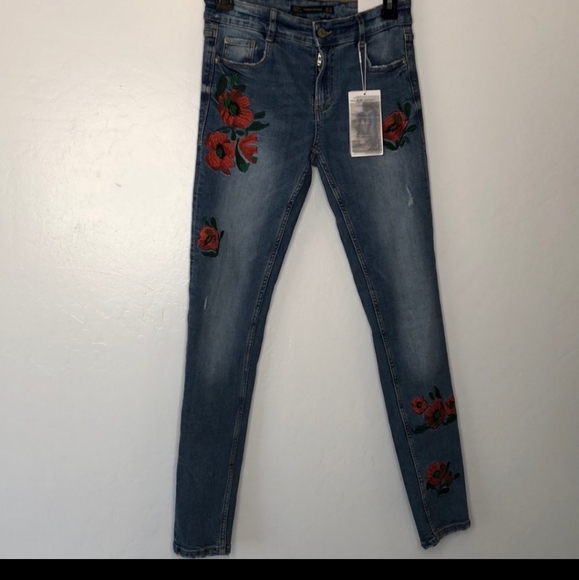 ZARA Trafaluc denimwear Embroidered Floral size 4 - Picture 5 of 6